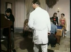 Большая пара в оргии с кучей лилипутов